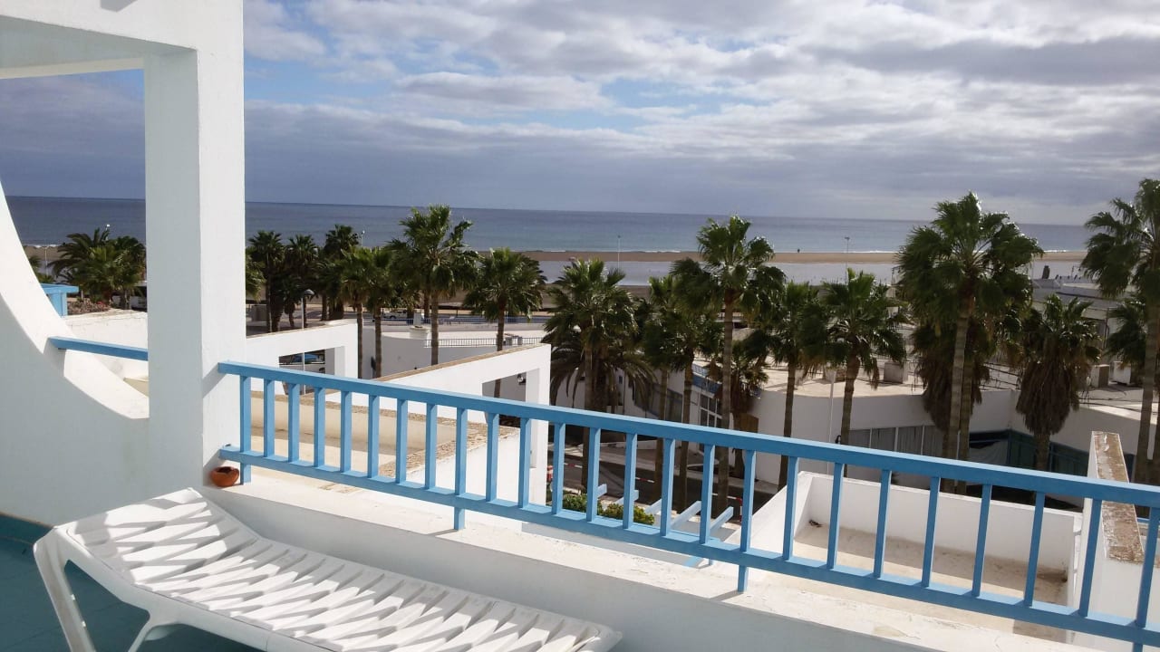 Blick von der riesigen Terrasse Richtung Meer Aparthotel Costa Mar