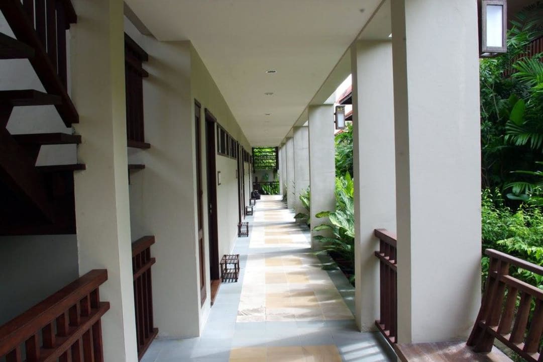 Zu den Zimmern im Untergeschoss Khaolak Oriental Resort - Adults only