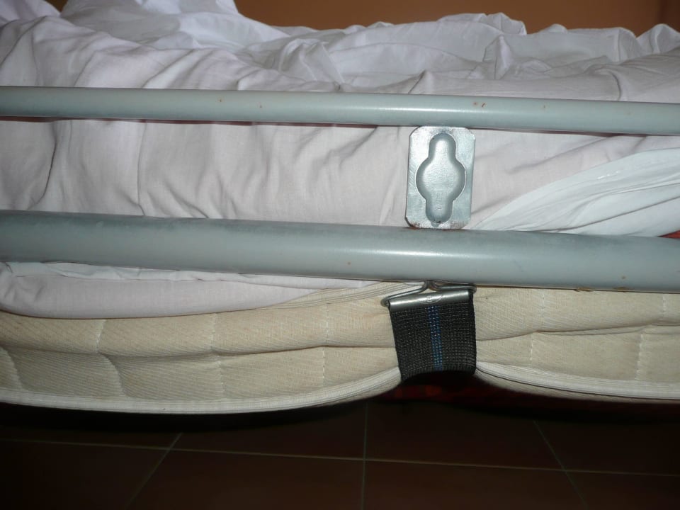 Verletzungsgefahr am Rohrramen Hotel Riu Touareg