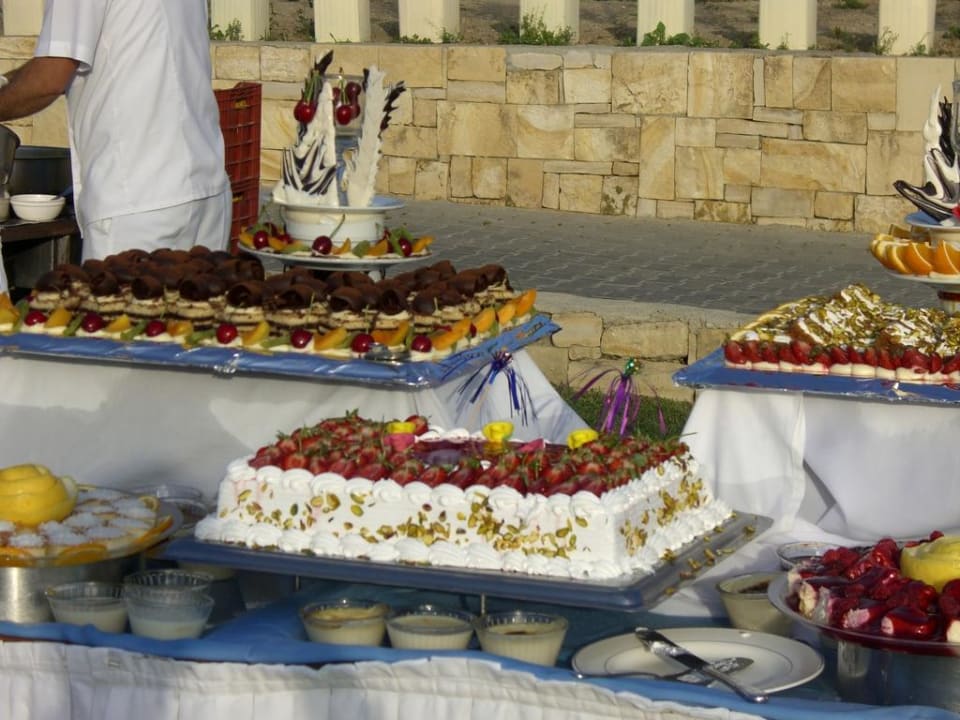 Dessertbuffet beim Galadiner Melas Holiday Village