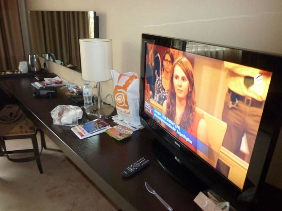 Schreibtisch mit Flat-TV Eresin Hotels Topkapı