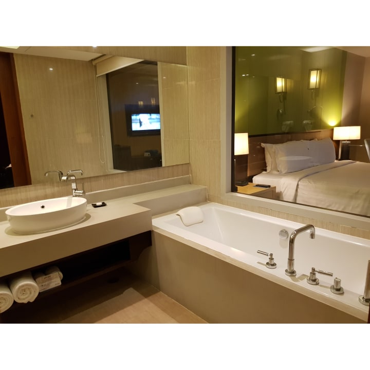 Badezimmer in den Poolroom Graceland Khao Lak Beach Resort