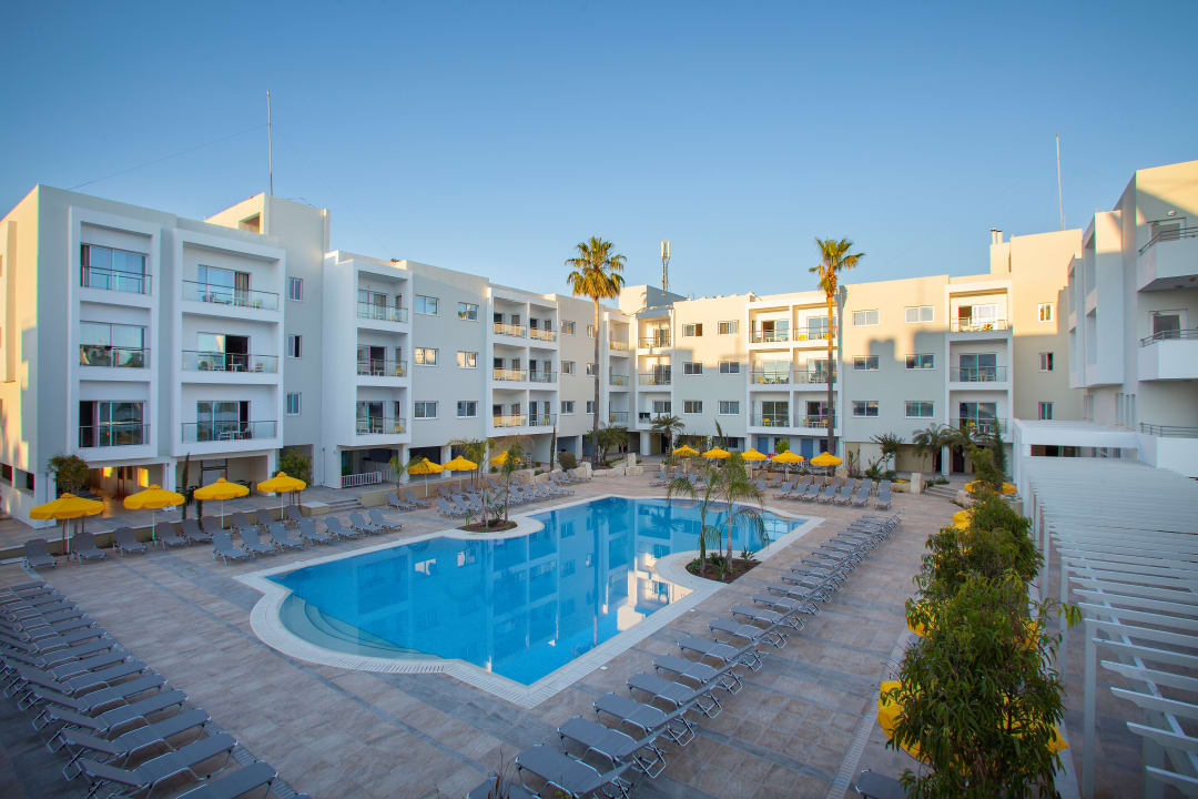 Pool Mayfair Gardens Apartments