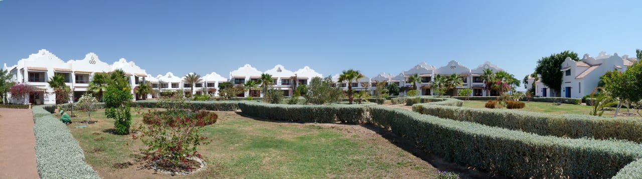 Panorama vom Garten Lahami Bay Beach Resort