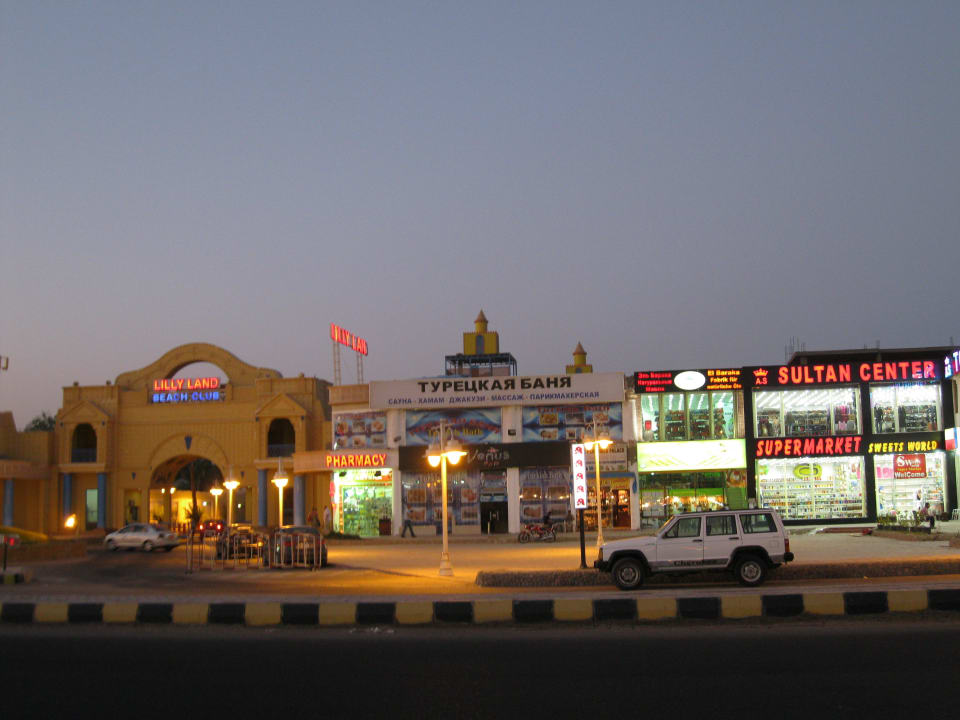 Rechte Seite vom Hotel Mirage Bay Resort & Aqua Park