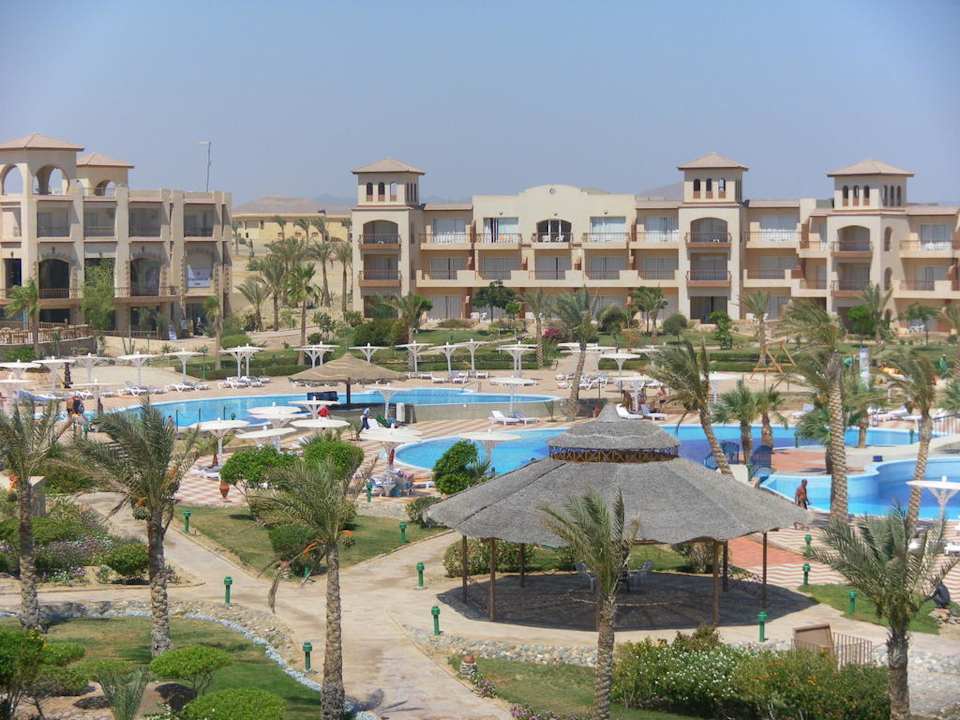 Hotel Pensée Royal Garden Beach Resort