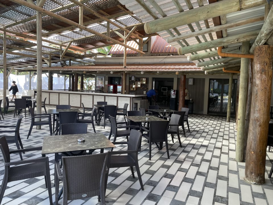 Gastro Crystals Beach Resort Belle Mare, a member of Radisson Individuals