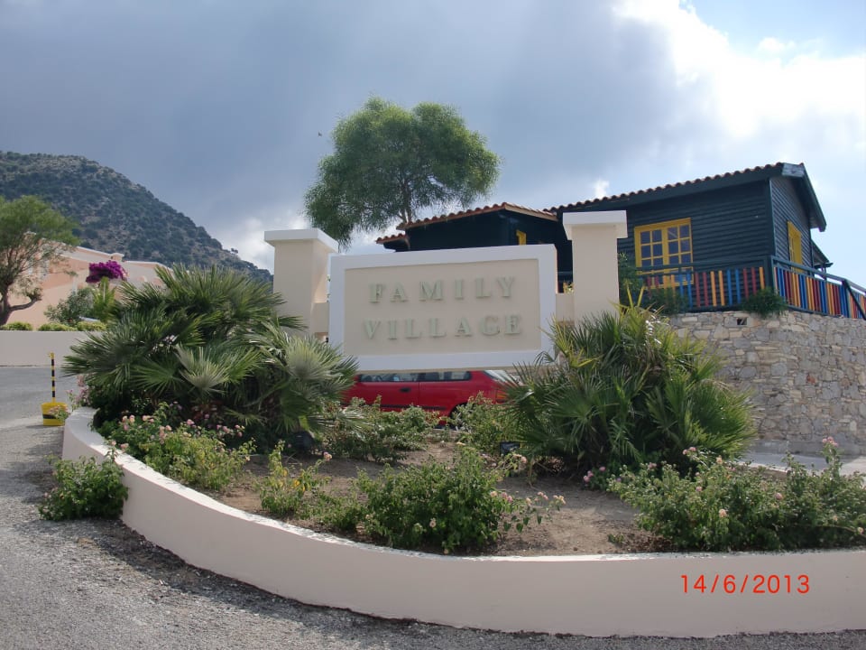 Weg zum Eingang Canvas by Mitsis Family Village