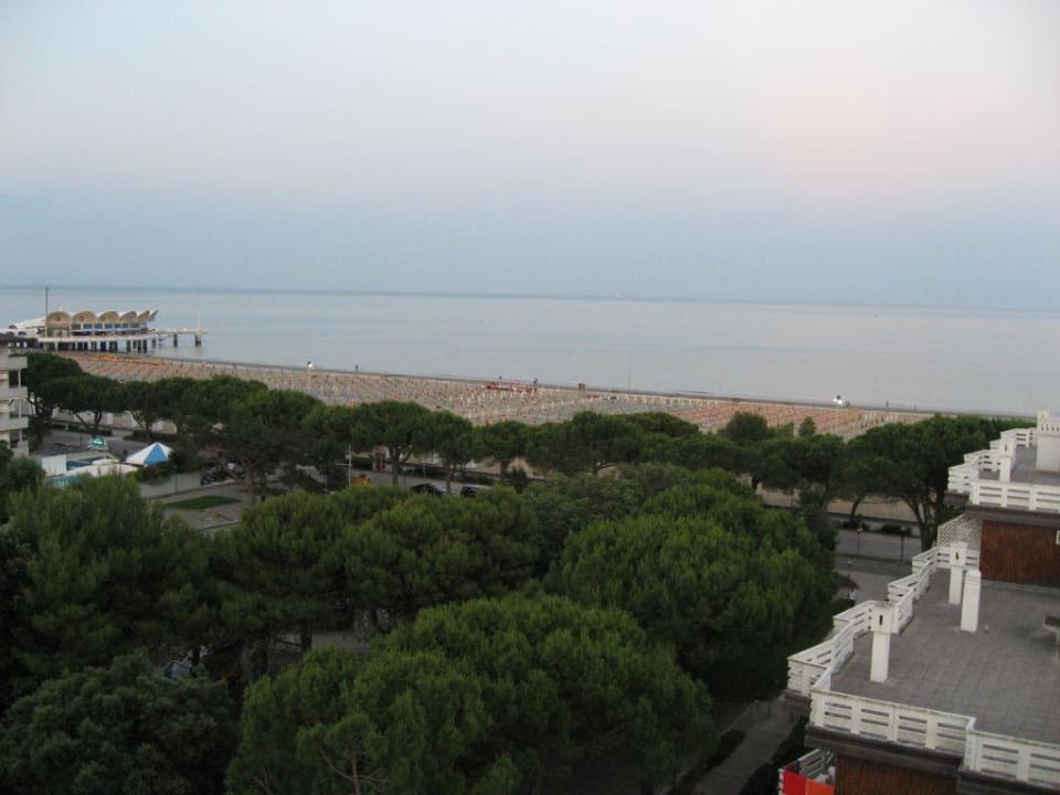 Blick vom Pool auf den Strand Villa Doimo