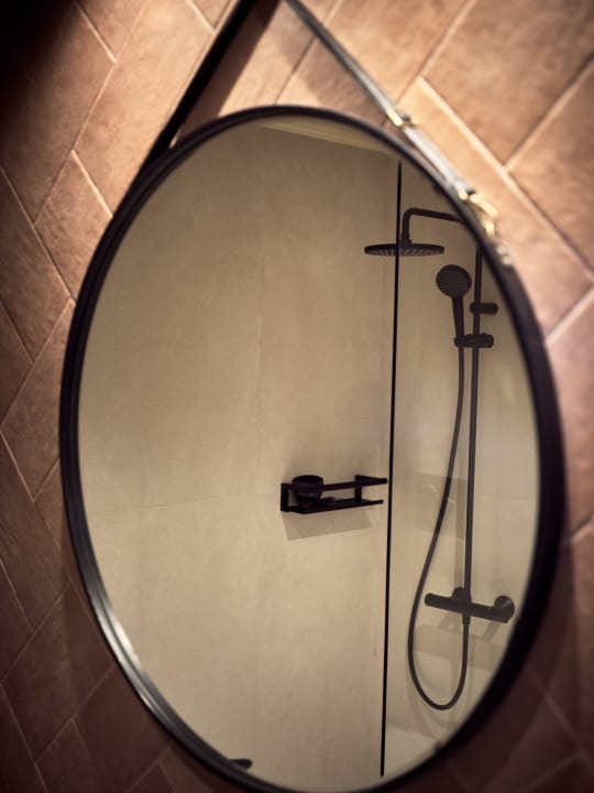 Zimmer Domes Aulūs Zante, Autograph Collection