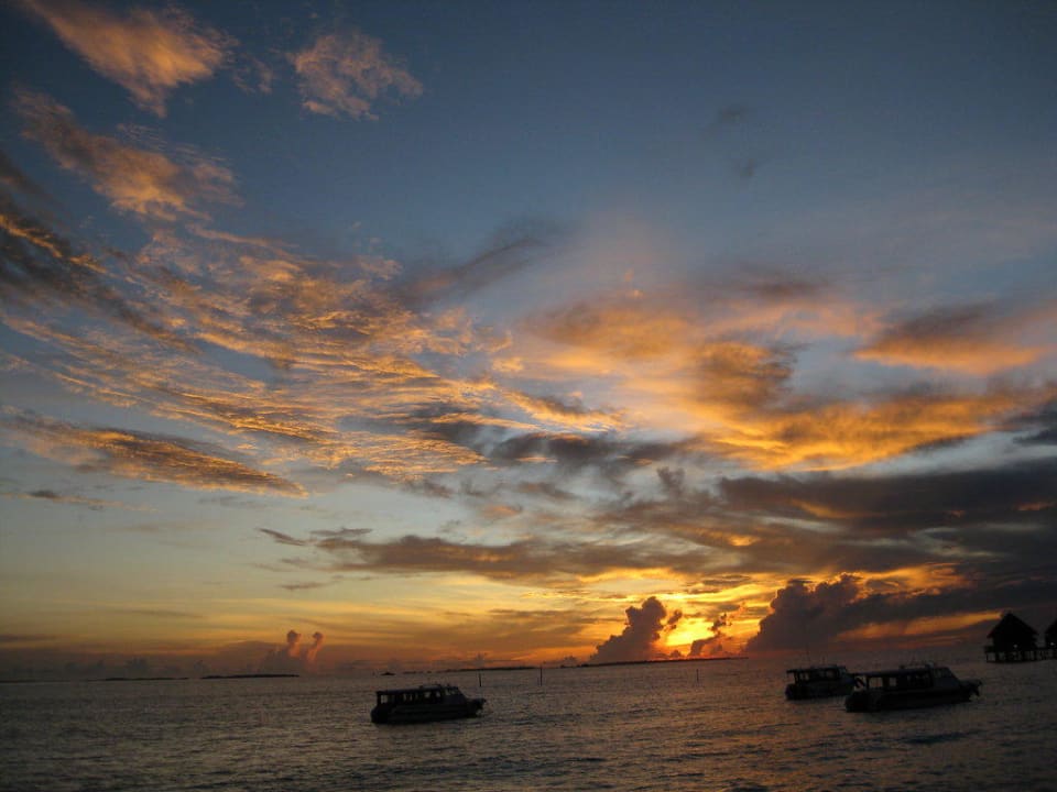 Sonnenaufgang Thulhagiri Island Resort