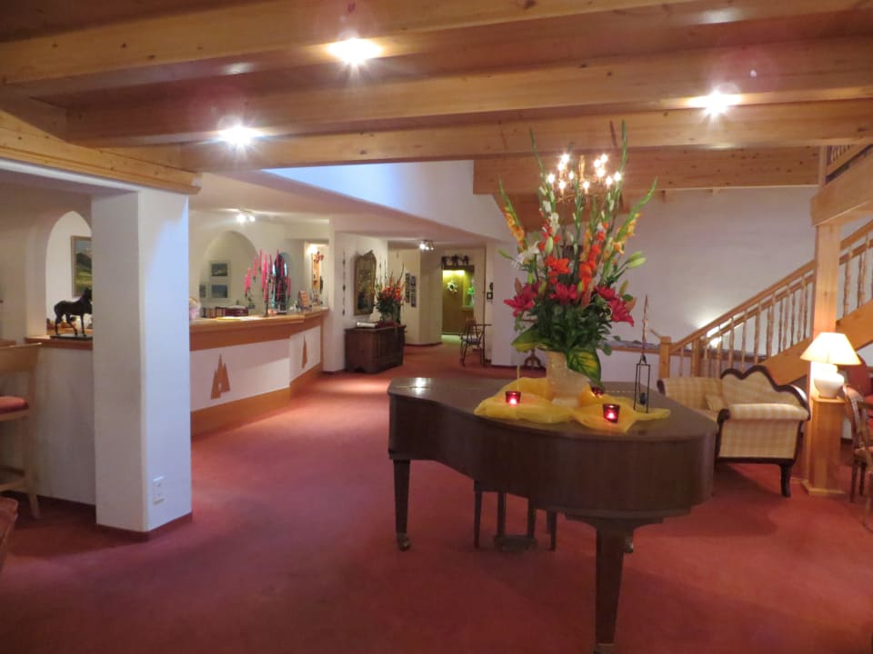 Reception Waldhotel Doldenhorn & Landgasthof Ruedihus