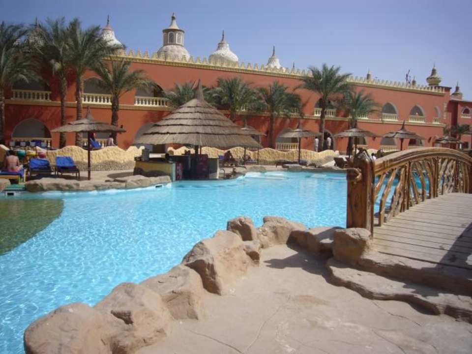 Hauptpool mit Poolbar Pickalbatros Alf Leila Wa Leila Resort - Neverland Hurghada