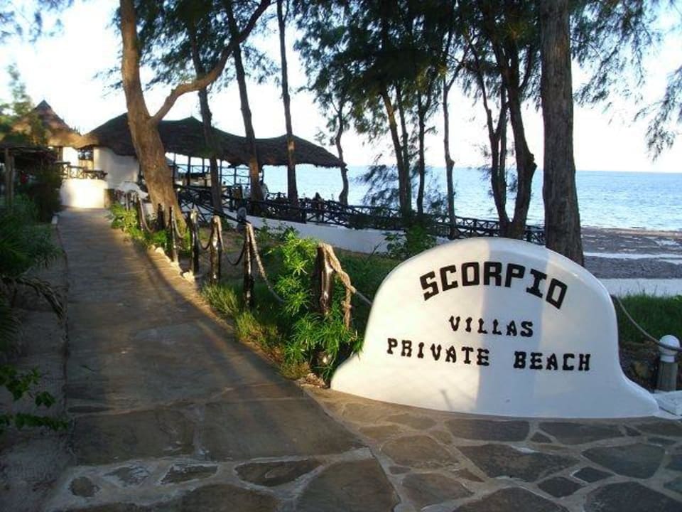 Weg zur Strandbar Hotel Scorpio Villas
