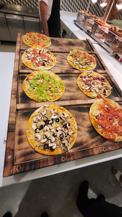 Gastro Royal Taj Mahal Hotel