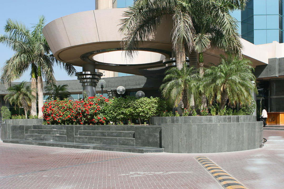 Eingangsbereich Le Meridien Mina Seyahi Beach Resort & Waterpark