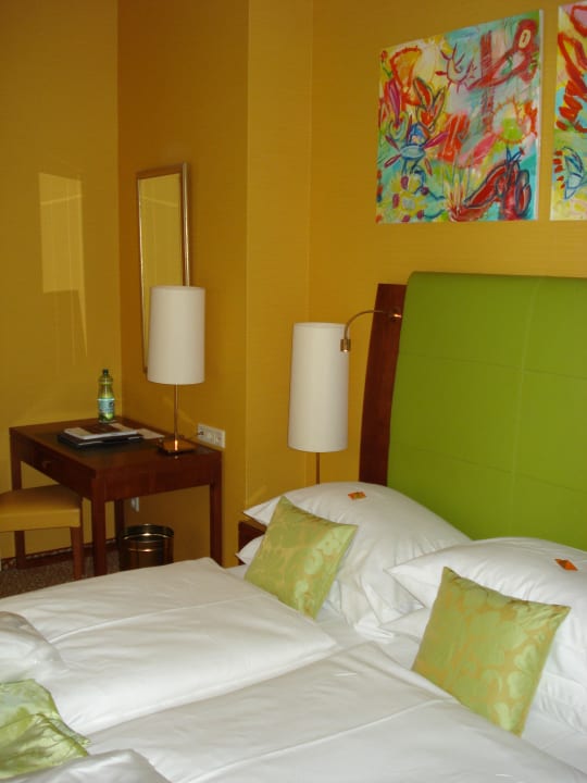 Stilvoll, farbenfroh und mit Gemälden Boutiquehotel Das Tyrol