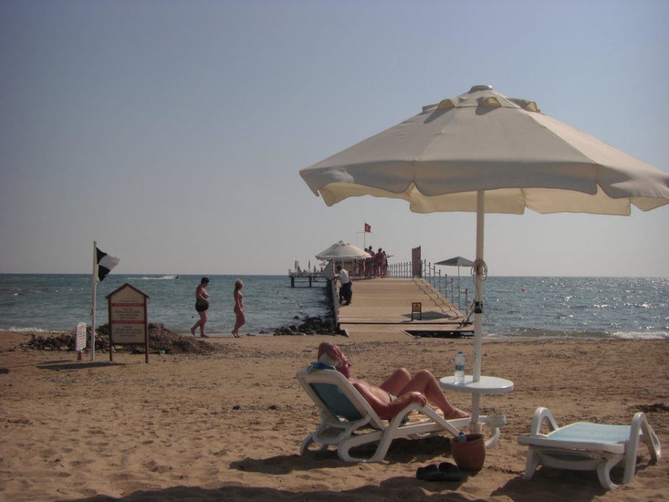 Großzügiger Hotelstrand PALOMA Perissia