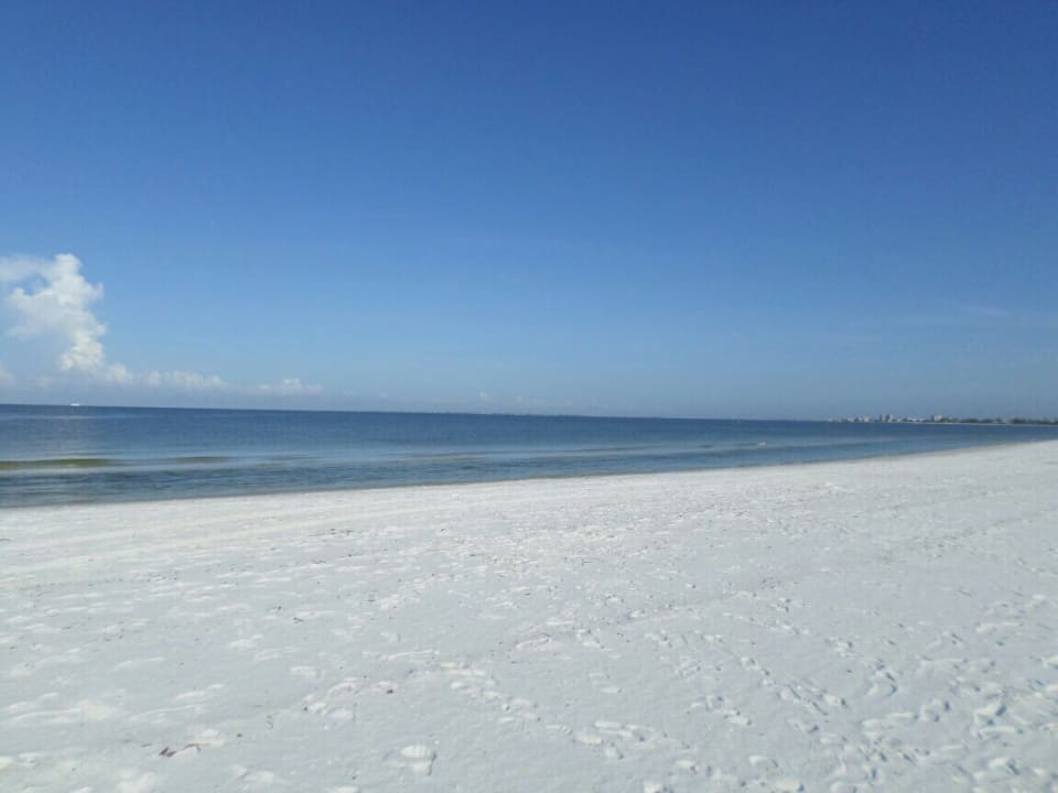 Strand Hotel Outrigger Beach Resort