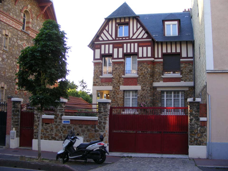 Eingang/zur Straße Chambres d'hôtes La Défense Côté Jardin