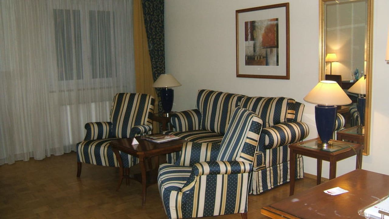 Wohnraum der Suite HYPERION Hotel Berlin