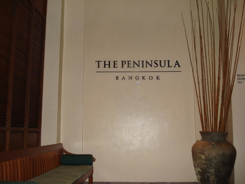 Eingang beim Bootssteg Hotel The Peninsula Bangkok