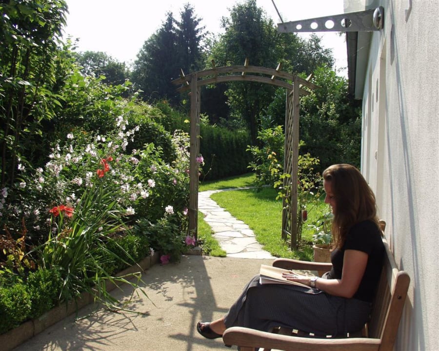 Weg in den Garten domicil Residenz Hotel Bad Aachen