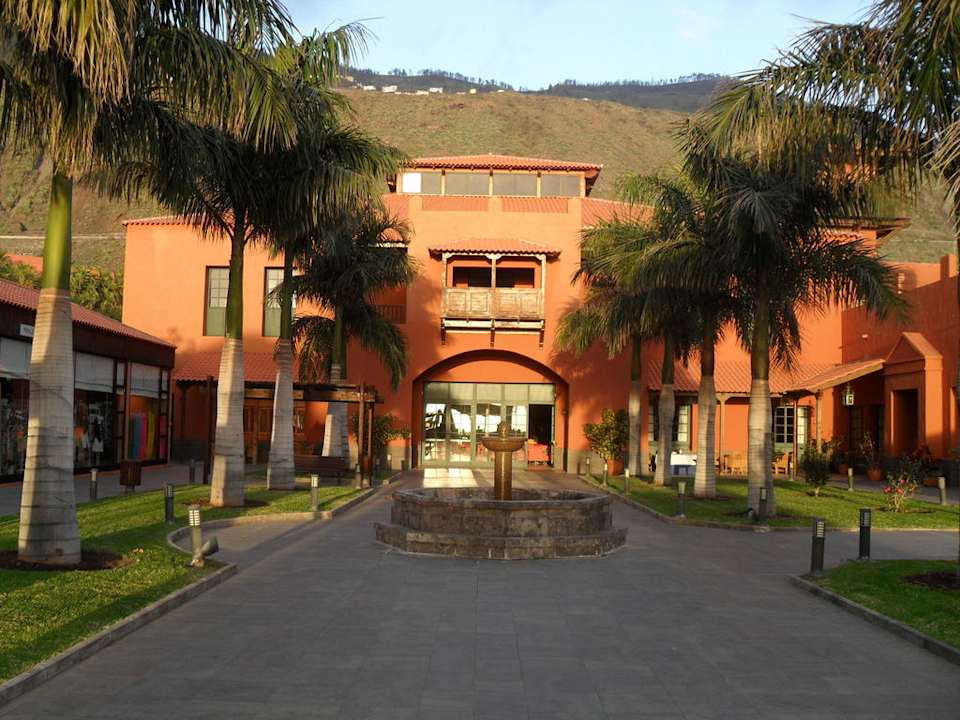 Eine der Plazas, hier vorm Speisesaal La Palma Princess