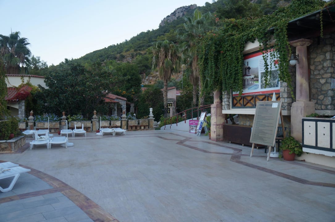 Горы рядом Ölüdeniz Beach Resort by Z Hotels