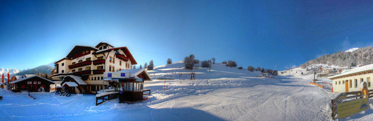 Panoramabild mit Schipiste und Sonnenbahn Hotel Panorama