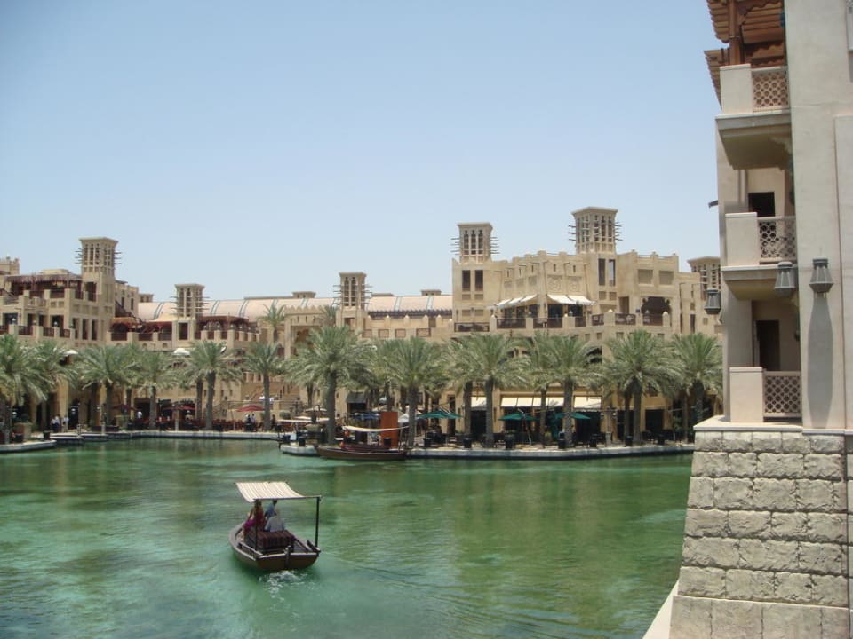 Kanäle des Hotels mit Bootservice Jumeirah Al Qasr