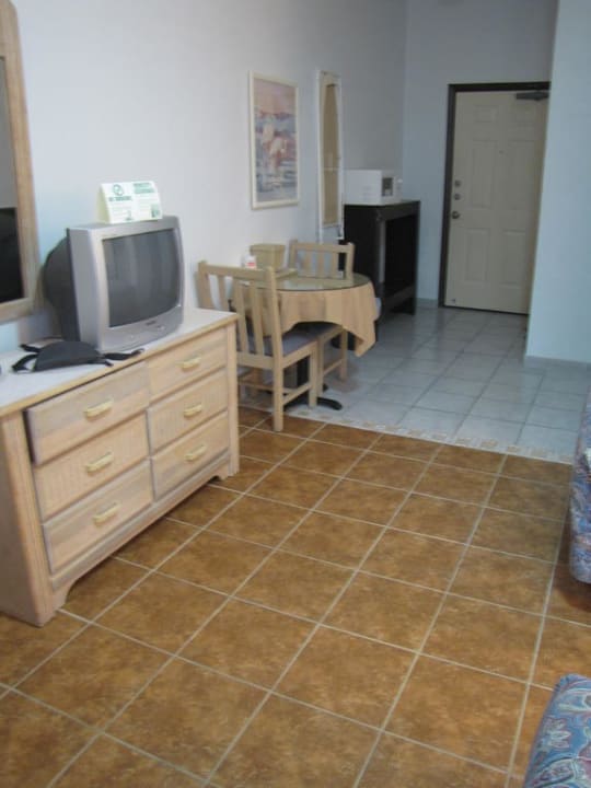 TV, Eßecke, Bügelbrett, Mikrowelle Hotel Red Carpet Inn