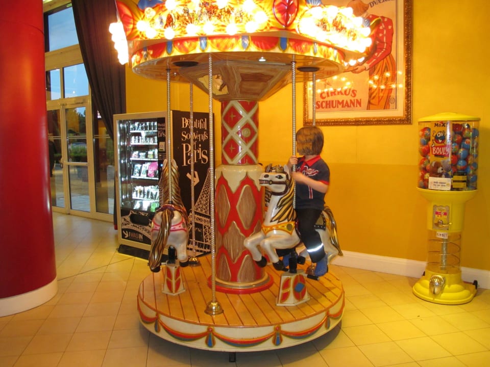 In der Lobby Grand Magic Hotel