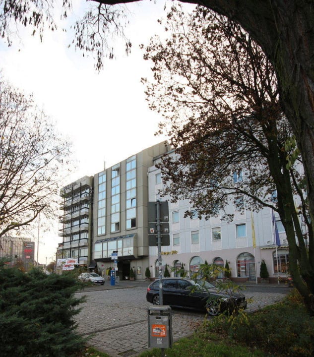 Ansicht von der Pillenreuther Straße Ringhotel Loew's Merkur