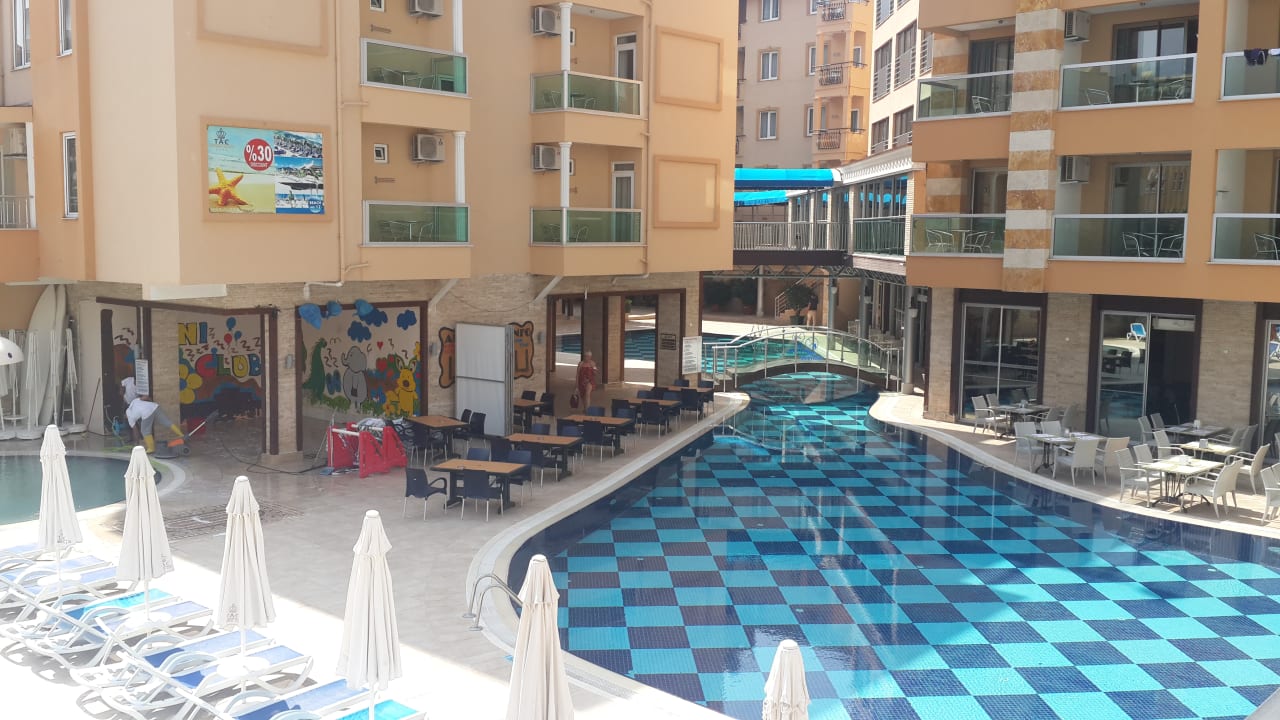 Poolansicht Tac Premier Hotel & Spa