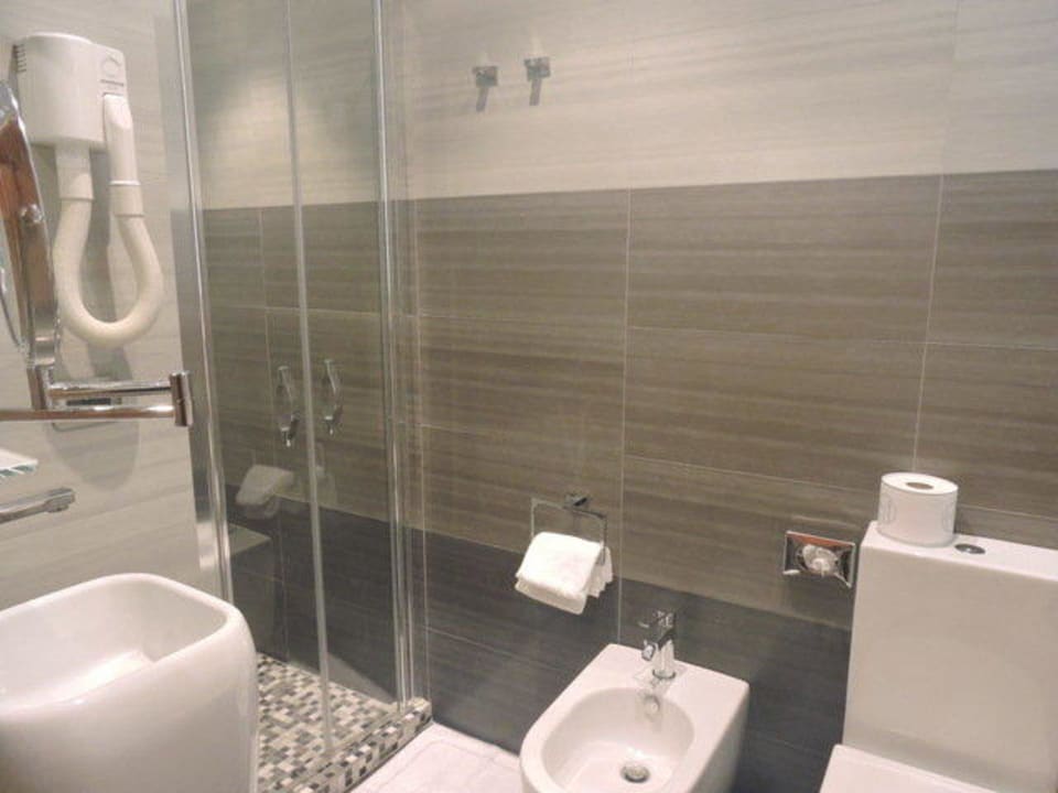 Bagno Hotel Tirrenia