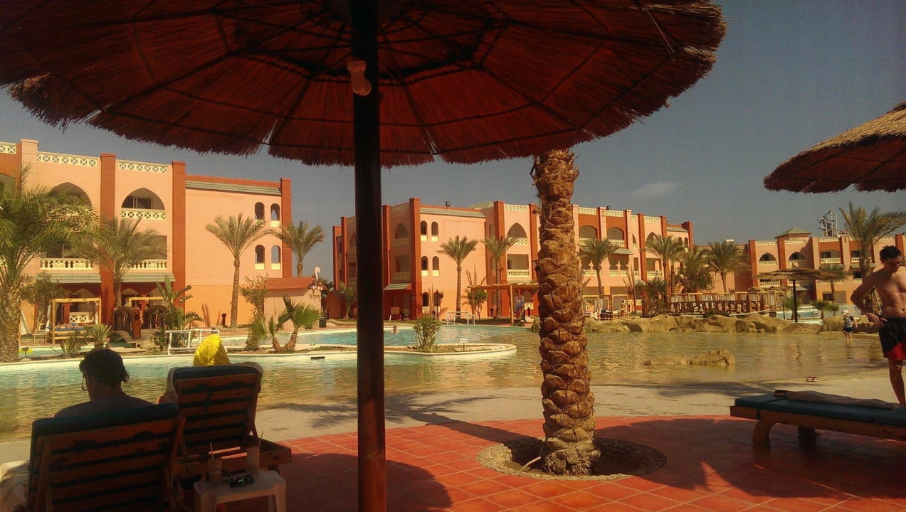 Blick auf einen Teil der Hotelanlage und Pool Pickalbatros Aqua Vista Resort - Hurghada