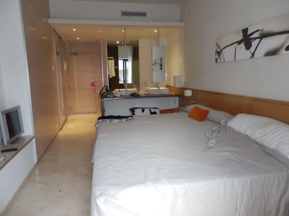 Très belle chambre  Ohtels Les Oliveres