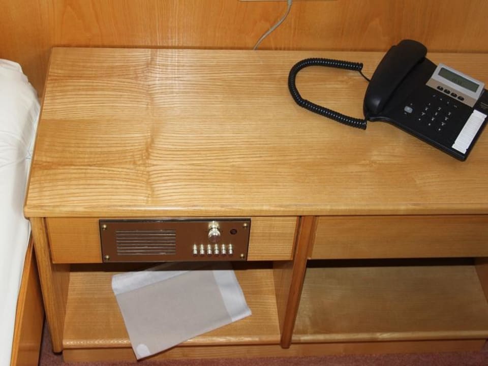 Solide Möbel Hotel Lindenhof