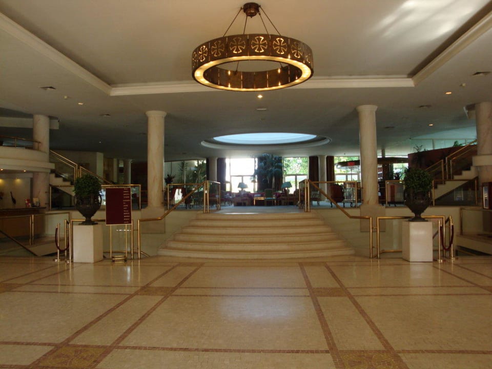 Blick in die große Lobby Hotel dos Templarios
