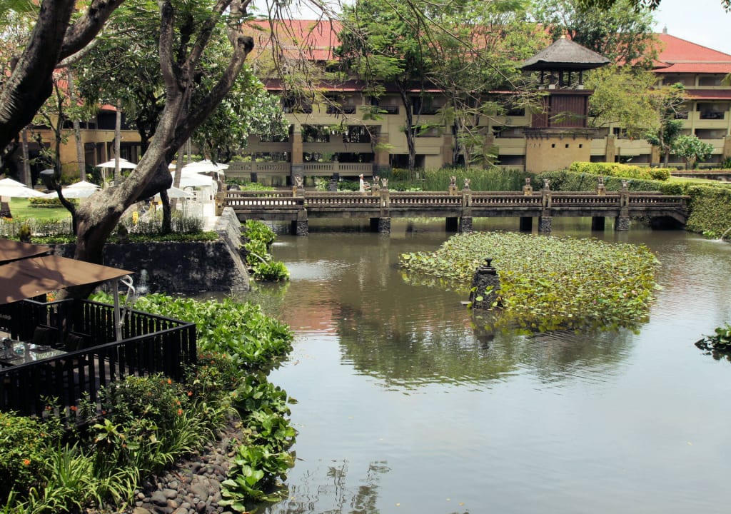 Garten mit See InterContinental Bali Resort