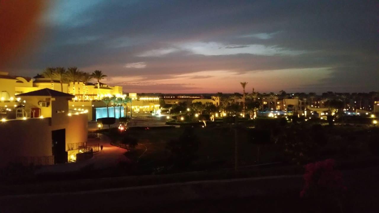 Anlage bei Nacht Cleopatra Luxury Resort Makadi Bay
