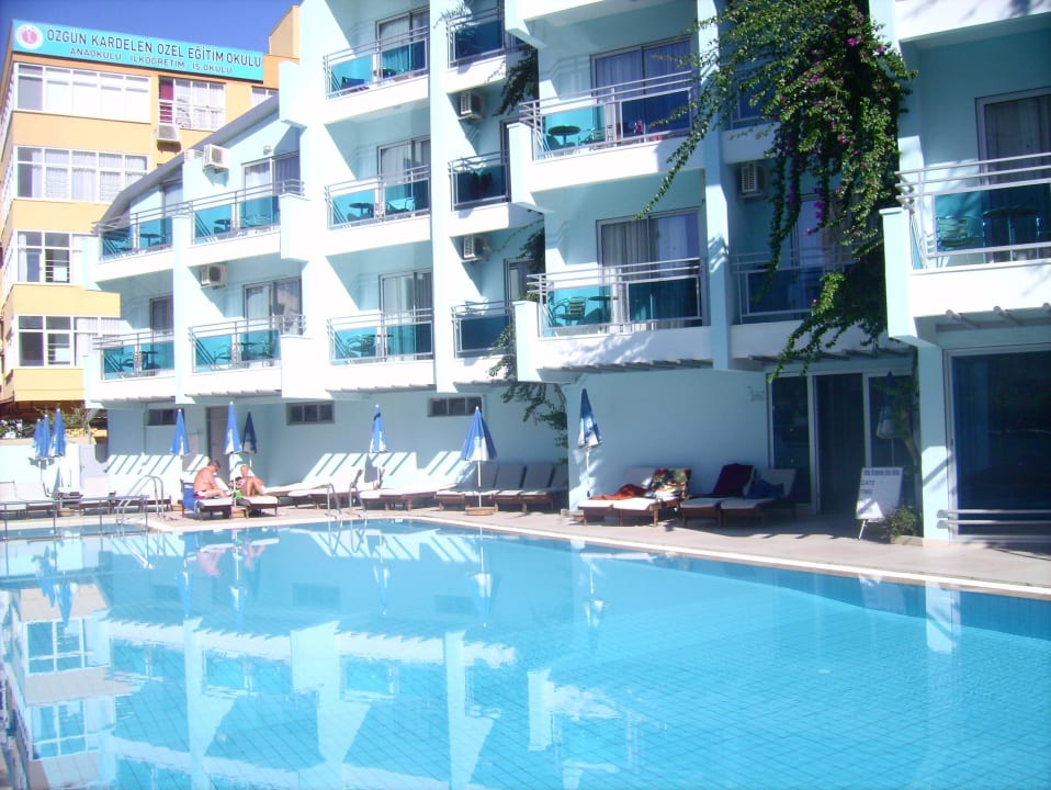 Blick von der Poolbar Blue Diamond Alya