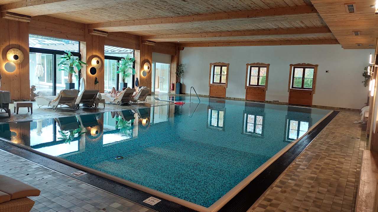 Pool Alm- & Wellnesshotel Alpenhof