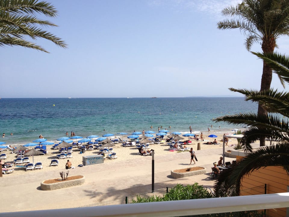 Strand Blick vom Zimmer aus Hotel Garbi Ibiza & Spa