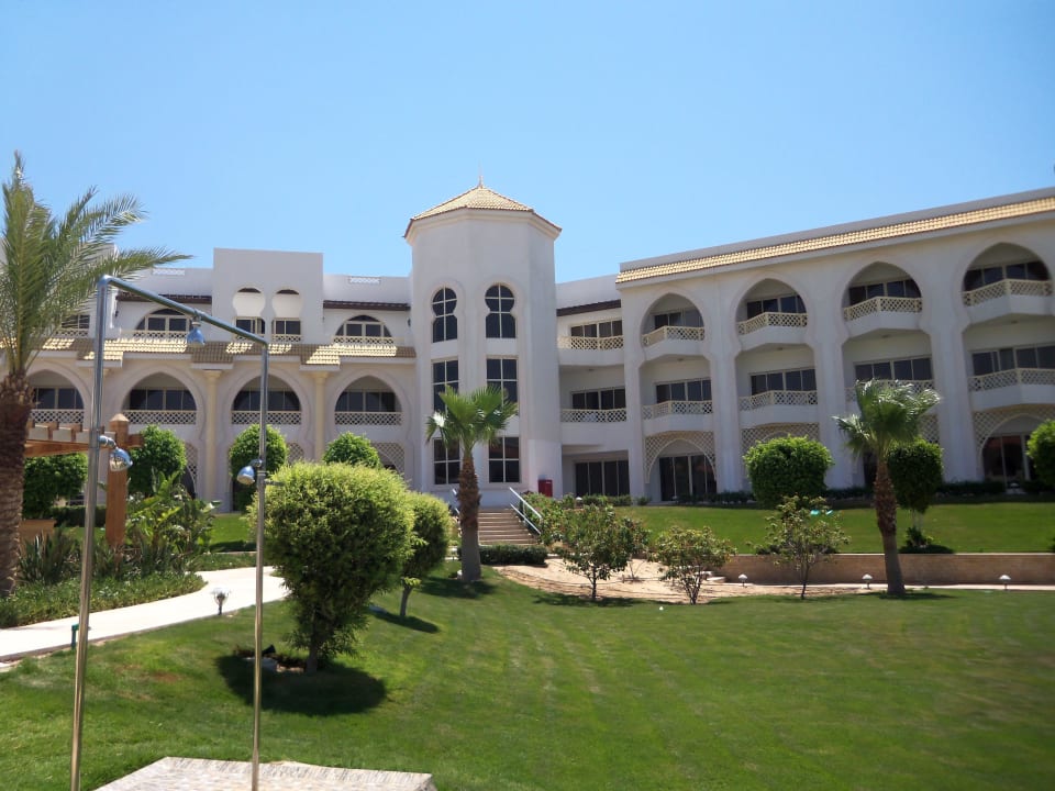 Sauberer Garten Old Palace Resort