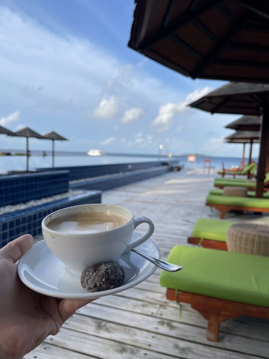 Pool Machchafushi Island Resort & Spa Maldives, The Centara Collection