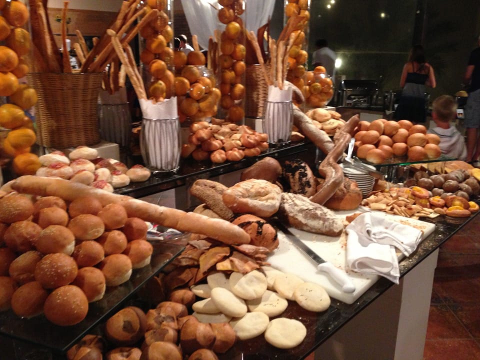 Brotbüffet beim Frühstück Three Corners Sea Beach Resort