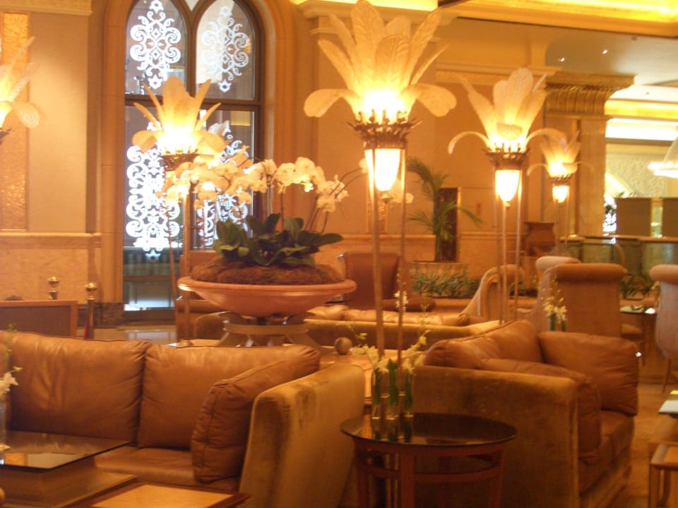 Überall tolle Sitzgelegenehiten Emirates Palace Mandarin Oriental