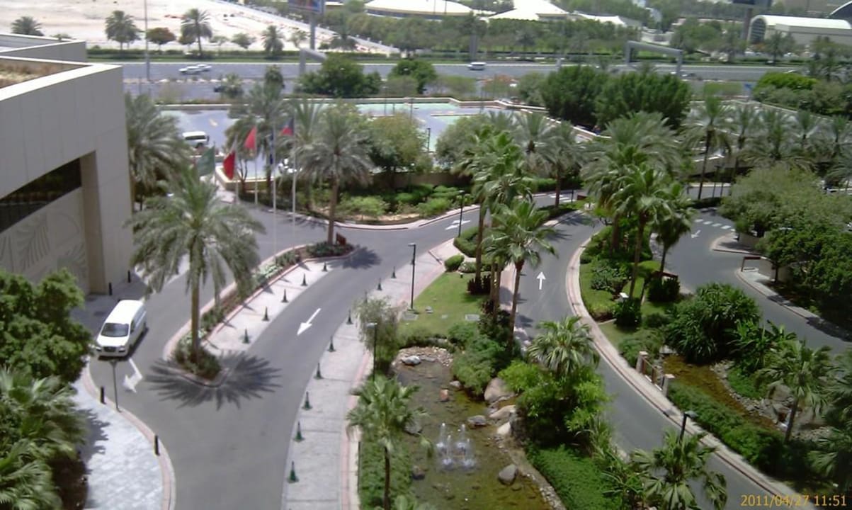 Vor der Tür des Hotels Grand Hyatt Dubai